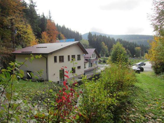 Hotel & Gasthaus Sterngrund Zella-Mehlis Exterior foto